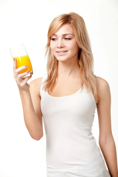 Νεαρή γυναίκα με χυμό πορτοκάλι — Φωτογραφία Αρχείου
