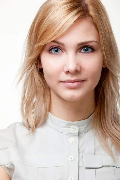 若いきれいな女性の肖像画 — ストック写真