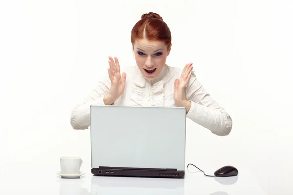 Επιχείρηση γυναίκα που εργάζεται για το laptop. — Φωτογραφία Αρχείου