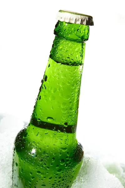 Vista de cerca de la botella en hielo —  Fotos de Stock