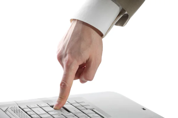 Close-up de mão tocando chaves do computador durante o trabalho — Fotografia de Stock