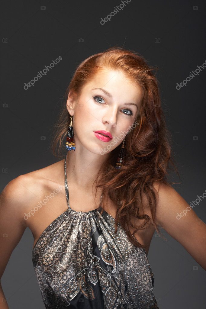 Retrato De Una Joven Mujer Hermosa Fotografía De Stock © Strelok 9641047 Depositphotos 