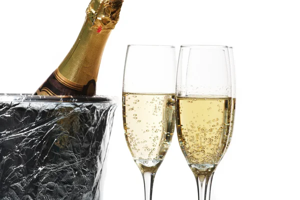 シャンパン フルートと氷のバケツ — ストック写真