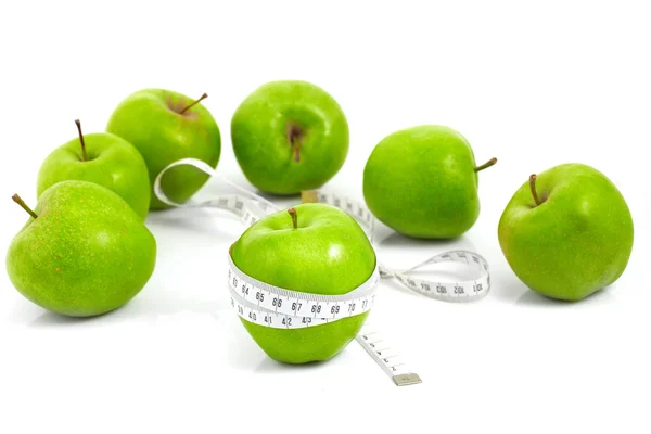 Zielone jabłka zmierzone licznik, jabłka sportowe — Zdjęcie stockowe