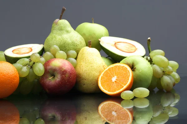 Различные фрукты полезны для здоровья, натюрморта — стоковое фото