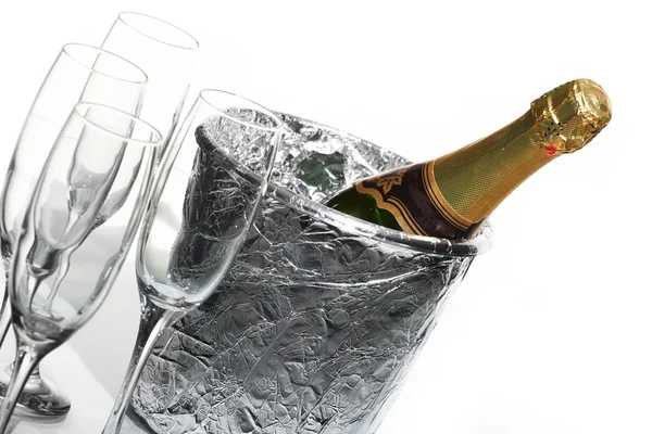 香槟长笛和冰桶 — 图库照片