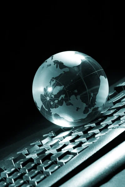 Globe en toetsenbord — Stockfoto