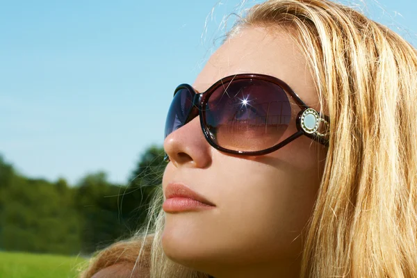 Portrait lady in sunglasses — Stock Photo, Image