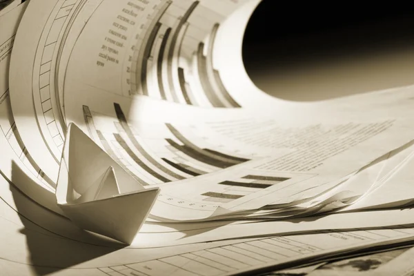 Koncepcja biznesowa, łodzi i tsunami dokumentów papierowych — Zdjęcie stockowe