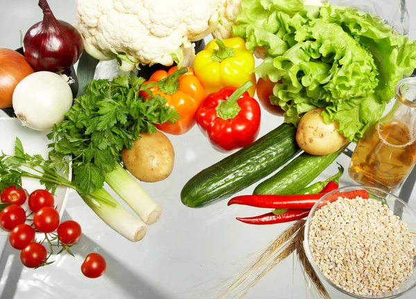 Sayuran segar, Buah-buahan dan bahan makanan lainnya . — Stok Foto