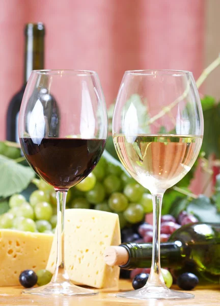 Wijn en kaas stilleven — Stockfoto