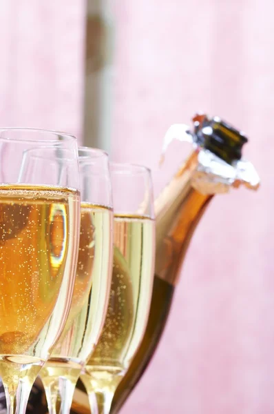 シャンパンとグラス — ストック写真