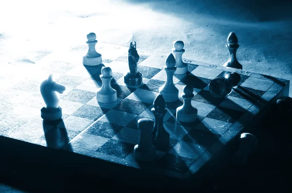 Schach auf einem Brett — Stockfoto