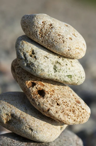 Piedras combinadas en pirámide, zen — Foto de Stock
