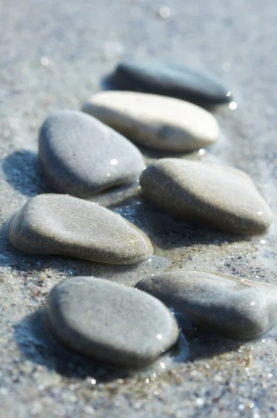 Kamienie na piasku nad morzem, żwirowa — Zdjęcie stockowe