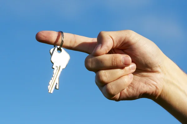 Stock image Hand keys in the blue skies