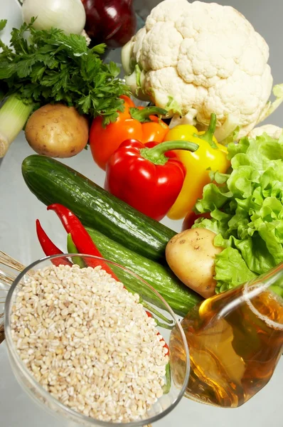 Légumes frais, fruits et autres denrées alimentaires . — Photo