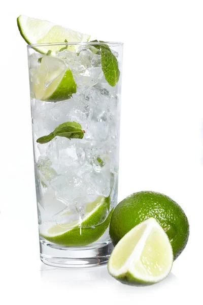 Menta, vodka con hielo de lima —  Fotos de Stock
