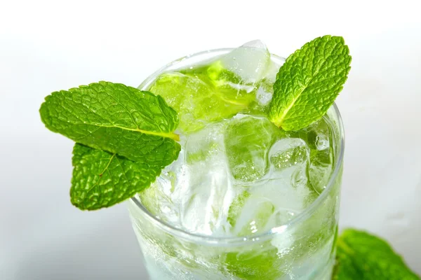 Vodka al ghiaccio alla menta — Foto Stock