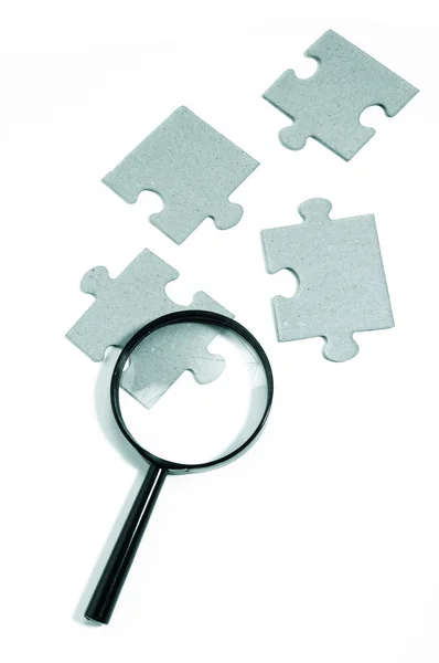 Magnifying glass, puzzle — Stock Photo, Image