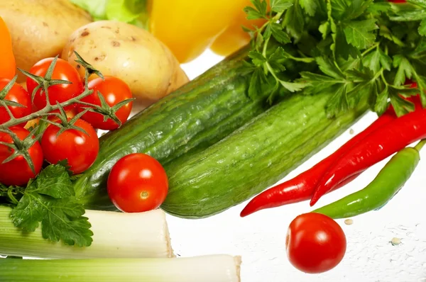 Frisches Gemüse. Früchte und andere Lebensmittel. — Stockfoto