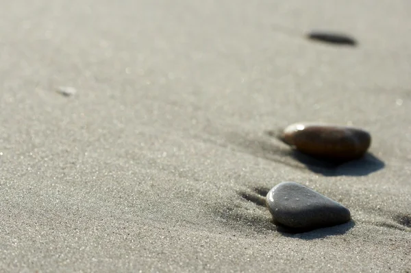 Kum Deniz kenarındaki bir çakıl taşı — Stok fotoğraf