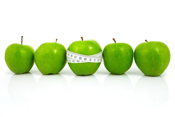 Pommes vertes mesurées au mètre, pommes sportives — Photo