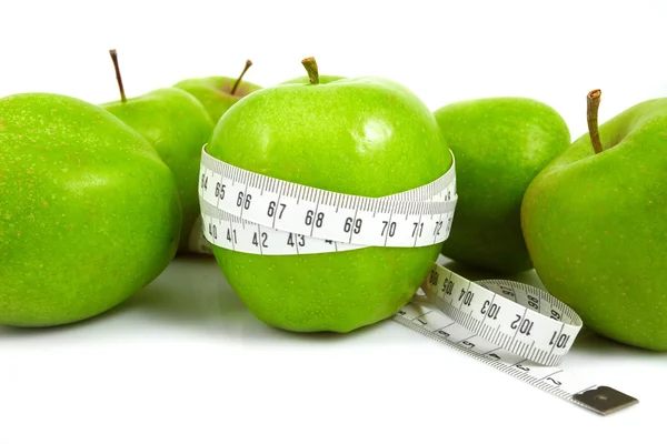 Yeşil elmalar ölçtü taksimetreyi, spor elmalarını — Stok fotoğraf