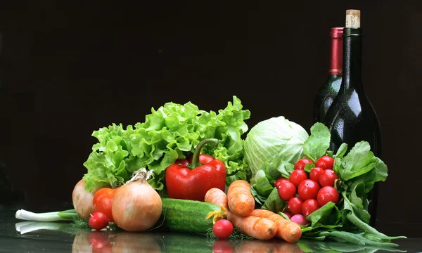 Verse groenten, fruit en andere voedingsmiddelen. — Stockfoto