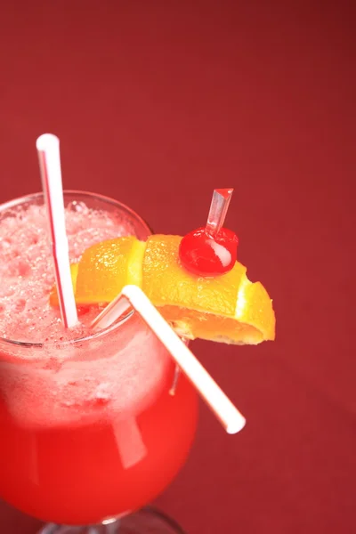 Красный коктейль — стоковое фото
