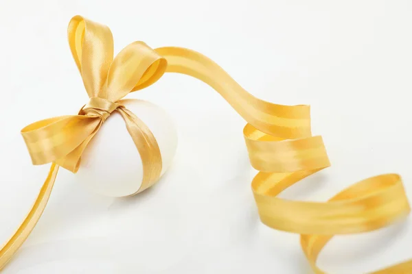 Easter egg with a bow golden — Stock Photo, Image