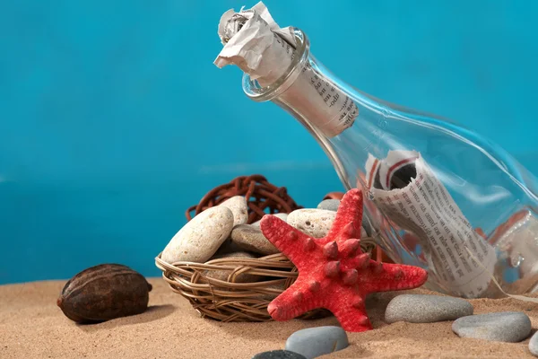 La naturaleza muerta del mar el mensaje en una botella — Foto de Stock