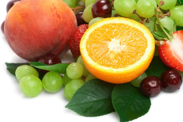 Натюрморт из свежих фруктов — стоковое фото