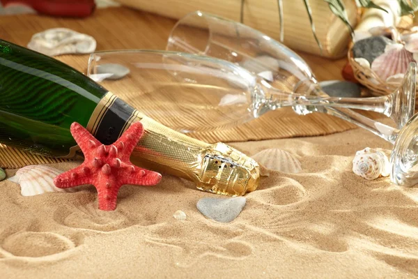 Champagner funkelt am Strand — Stockfoto