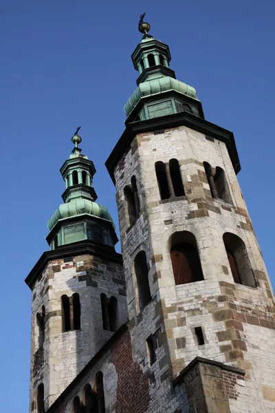 两个老塔从教堂 — 图库照片