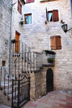 Backstreet eski şehrin Kotor, Karadağ