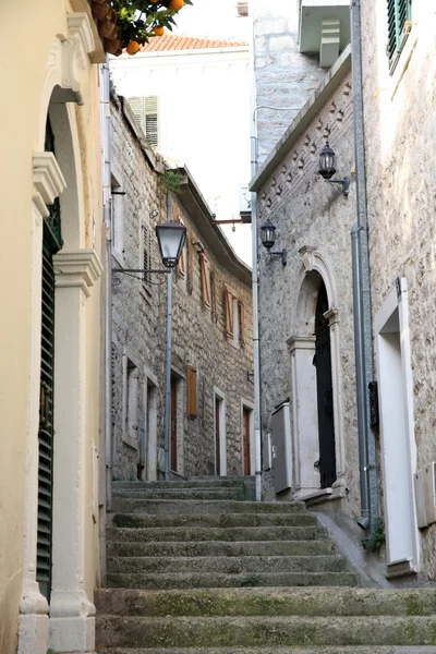 Backstreet in old town of Herceg Novi, Montenegro — Stock Photo, Image