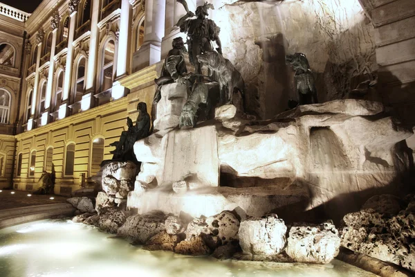 Fontanna na Zamek Królewski w Budapeszcie, Węgry — Zdjęcie stockowe