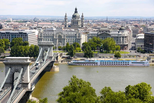 Перегляд Ланцюгового мосту в Будапешті, Угорщина — стокове фото