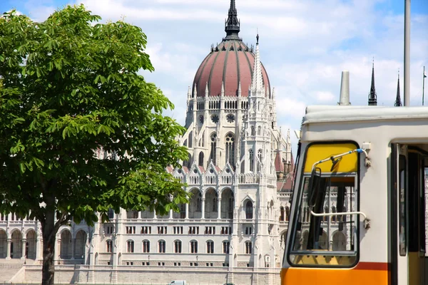 Tramway and parliament building in Budapest, Hungary — Stock Photo, Image