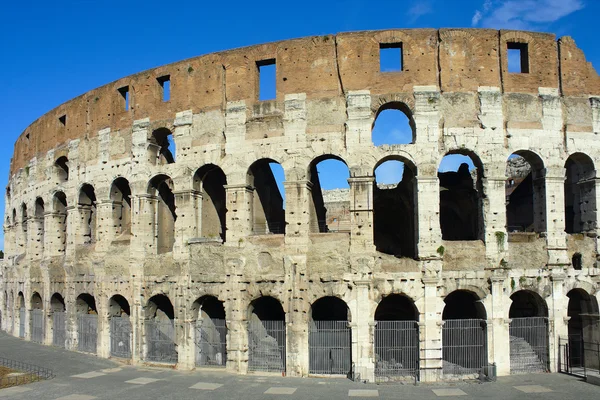 De ruïnes van het colosseum in rome — Stockfoto