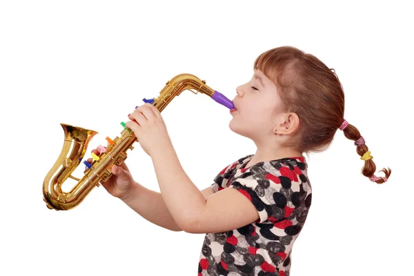 Девочка играет на саксофоне — стоковое фото