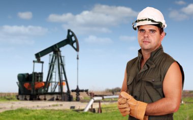 Petrol sanayi petrol işçisi poz