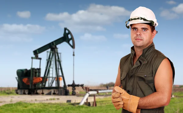 Olaj ipar olaj munkavállaló pózol — Stock Fotó