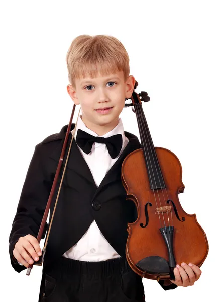 Мальчик со скрипкой позирует — стоковое фото