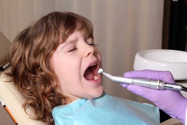 Kind patiënt op de tandarts — Stockfoto