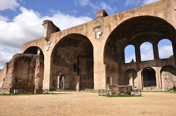 Romeinse forum basiliek — Stockfoto