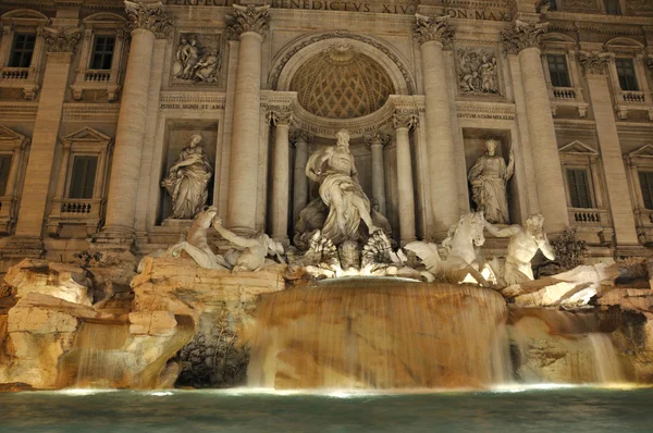Trevi Fountain by night — Stock Photo, Image