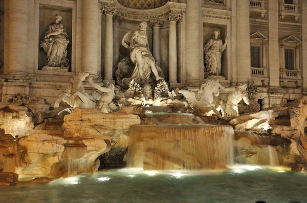 Trevi fountain by night — Stock Photo, Image