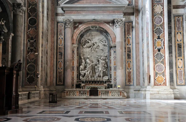A l'intérieur de la Basilique Sant Peters au Vatican — Photo